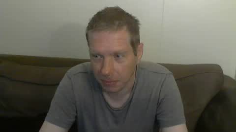2small4you83 online show from June 17, 2026, 11:01 am
