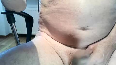 Snapshot of 35cam chatting on October 29, 2025, 9:33 am 35cam online show from October 29, 2025, 9:33 am