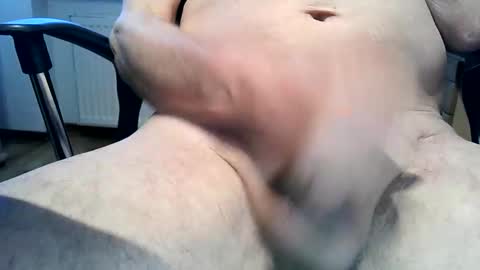 35cam online show from November 17, 2025, 2:45 pm