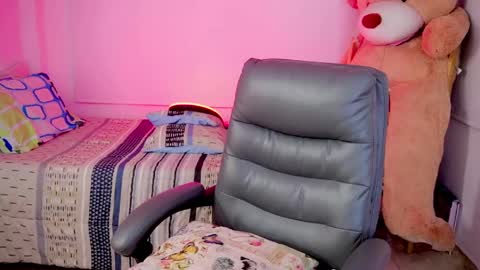 independent model online show from March 24, 2026, 9:36 am