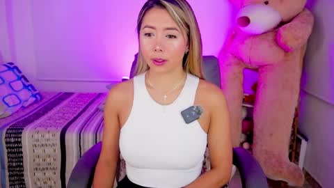 independent model online show from April 7, 2026, 9:32 am