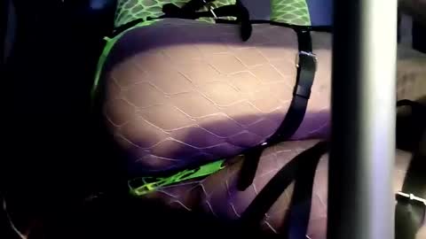 1 online show from October 2, 2025, 1:12 am