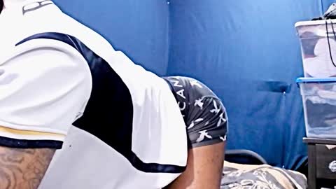 Tettaz GetitJusy4ya online show from November 18, 2025, 5:01 am