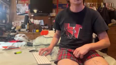 FUCKR online show from May 19, 2026, 10:27 pm