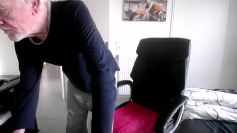 Snapshot of 73yves chatting on January 6, 2026, 7:56 am 73yves online show from January 6, 2026, 7:56 am