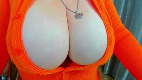 Brendi online show from November 1, 2025, 8:27 am