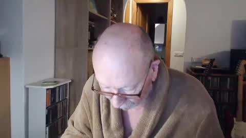  Papi  online show from March 1, 2025, 6:21 pm