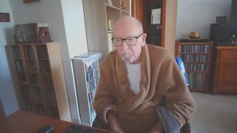  Papi  online show from November 18, 2025, 9:25 am