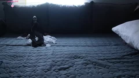 Monicano face online show from November 1, 2025, 2:02 am