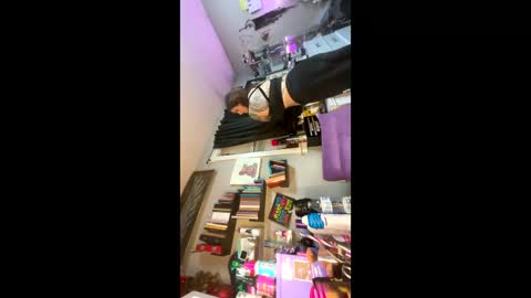 That girl online show from December 3, 2025, 4:31 am