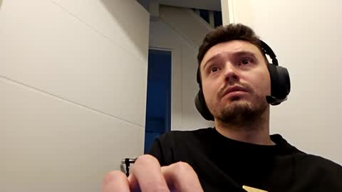 8inchdude93 online show from November 11, 2025, 9:53 am