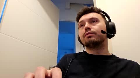 8inchdude93 online show from November 12, 2025, 10:37 am