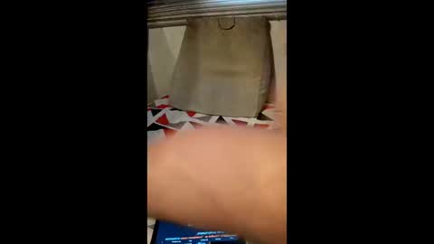 Snapshot of _01andres chatting on April 5, 2026, 10:18 pm Andres online show from April 5, 2026, 10:18 pm