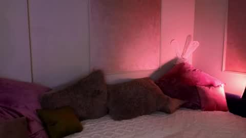 Snapshot of _a_n_n_y_ chatting on October 25, 2025, 9:42 pm Willow online show from October 25, 2025, 9:42 pm