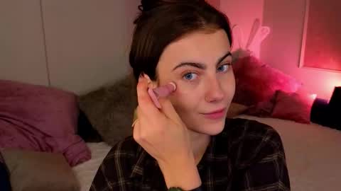 Snapshot of _a_n_n_y_ chatting on October 27, 2025, 9:30 pm Willow online show from October 27, 2025, 9:30 pm