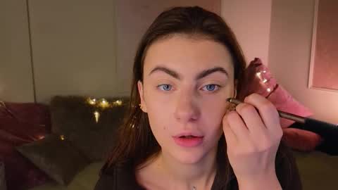 Snapshot of _a_n_n_y_ chatting on November 26, 2025, 9:27 pm Willow online show from November 26, 2025, 9:27 pm