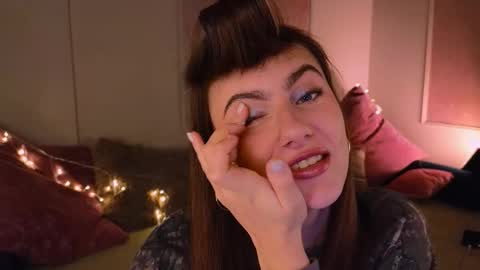 Snapshot of _a_n_n_y_ chatting on November 27, 2025, 9:17 pm Willow online show from November 27, 2025, 9:17 pm