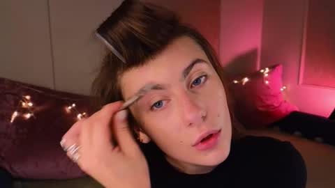 Snapshot of _a_n_n_y_ chatting on December 4, 2025, 9:12 pm Willow online show from December 4, 2025, 9:12 pm