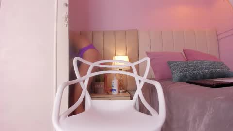 _aleja_x online show from October 30, 2025, 12:17 pm