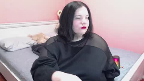 _alexandra_ray_ online show from November 23, 2025, 12:16 pm