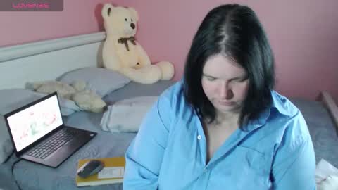 _alexandra_ray_ online show from December 17, 2025, 10:10 am