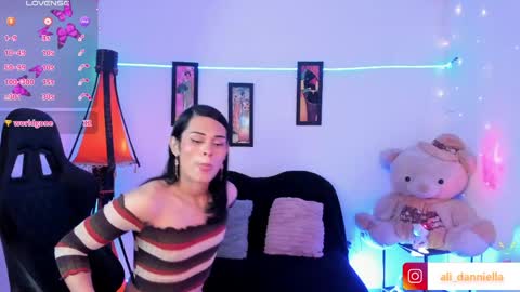 Snapshot of _ali_danniella_ chatting on March 31, 2026, 7:03 pm danniella Indepeding Model online show from March 31, 2026, 7:03 pm