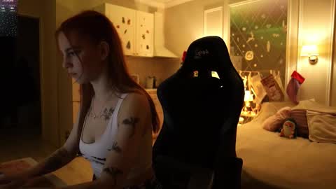 Snapshot of _alice_meyss_ chatting on December 14, 2025, 9:30 pm _alice_meyss_ online show from December 14, 2025, 9:30 pm