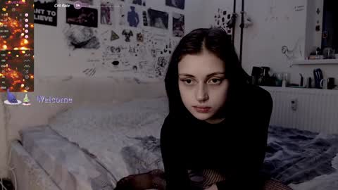 Snapshot of _alisa_in_wonderland chatting on December 12, 2024, 8:53 pm Charlotte and Alex online show from December 12, 2024, 8:53 pm