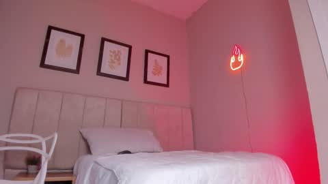 Snapshot of _alison_c chatting on November 21, 2025, 11:31 am Hii I m Alison online show from November 21, 2025, 11:31 am