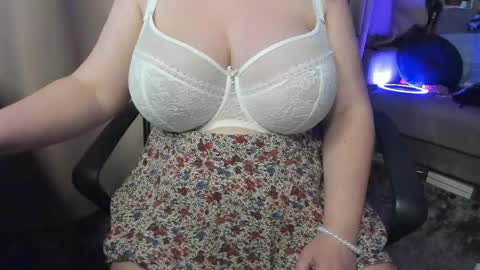 Snapshot of _alyssia_ chatting on May 3, 2026, 7:42 pm lisa online show from May 3, 2026, 7:42 pm