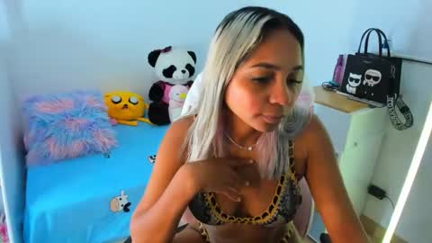 Snapshot of _analia chatting on December 11, 2024, 3:13 am Analia online show from December 11, 2024, 3:13 am