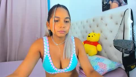 Snapshot of _analia chatting on February 7, 2025, 1:47 am Analia online show from February 7, 2025, 1:47 am