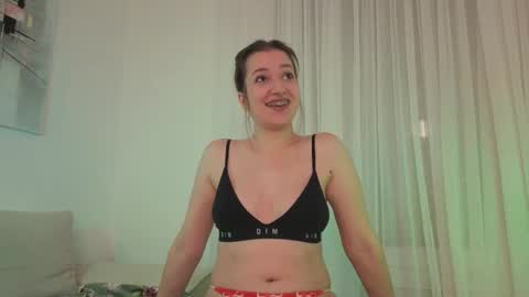 Anna online show from December 19, 2025, 9:33 pm