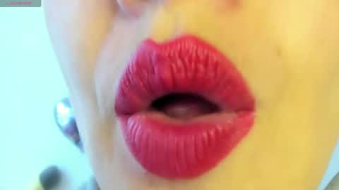 Snapshot of _antomouth_paradise chatting on May 12, 2026, 7:00 pm antonia online show from May 12, 2026, 7:00 pm