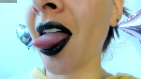 Snapshot of _antomouth_paradise chatting on May 27, 2026, 7:00 pm antonia online show from May 27, 2026, 7:00 pm
