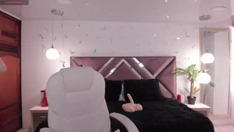 antonnela online show from November 22, 2025, 2:05 pm