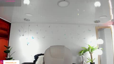 antonnela online show from March 19, 2026, 2:43 pm