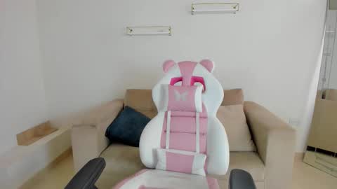    online show from October 30, 2025, 12:17 pm