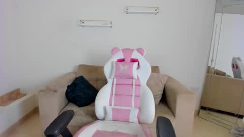 Snapshot of _april_smith_ chatting on January 10, 2026, 12:18 pm online show from January 10, 2026, 12:18 pm