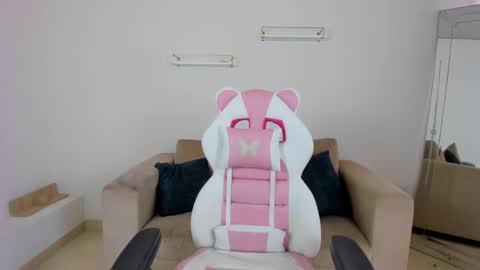 Snapshot of _april_smith_ chatting on January 14, 2026, 12:33 pm online show from January 14, 2026, 12:33 pm