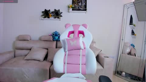 Snapshot of _april_smith_ chatting on April 28, 2026, 2:33 pm online show from April 28, 2026, 2:33 pm