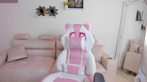Snapshot of _april_smith_ chatting on May 25, 2026, 12:33 pm online show from May 25, 2026, 12:33 pm