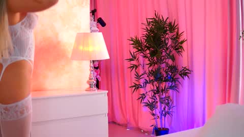 Arielle online show from October 25, 2025, 8:55 am