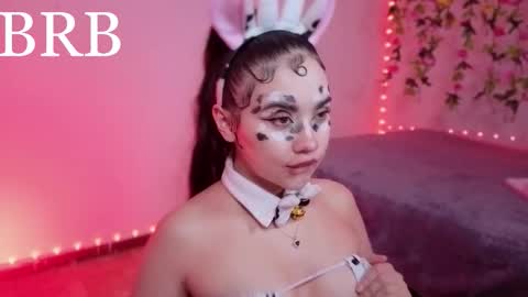 Snapshot of _ariiaa_ chatting on October 12, 2025, 11:26 pm Aria online show from October 12, 2025, 11:26 pm