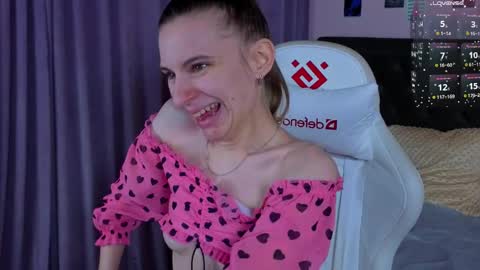 _ash_leyy_ online show from April 21, 2026, 2:51 am