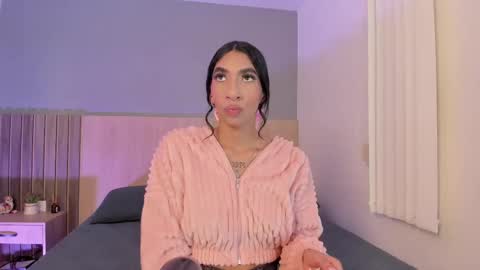 Ashly online show from October 5, 2025, 7:34 pm