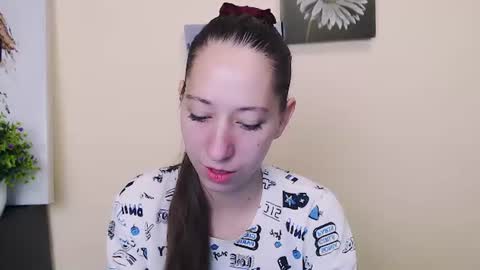 Snapshot of _astraia_ chatting on June 18, 2026, 9:14 am _astraia_ online show from June 18, 2026, 9:14 am