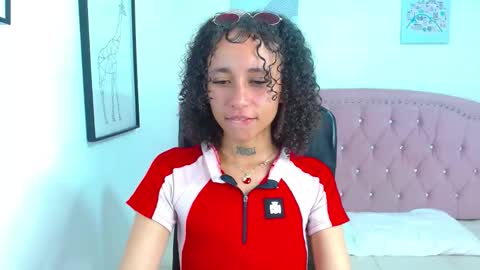 Ayelen  online show from October 25, 2025, 12:56 pm