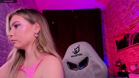 Bella online show from October 27, 2025, 8:46 pm