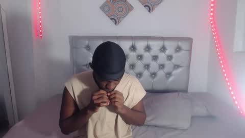 Andrew online show from December 2, 2025, 7:09 pm